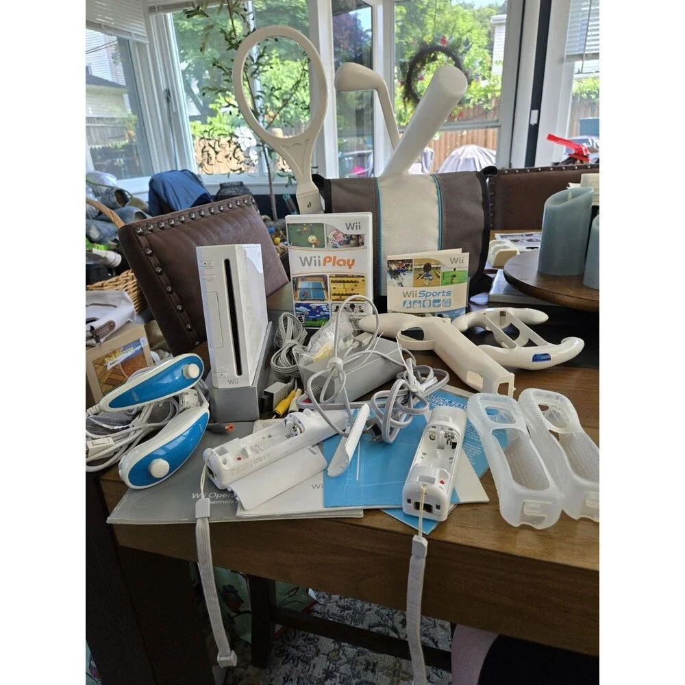 Complete Nintendo Wii Video Game White Console Bundle Case, Games & Accessories